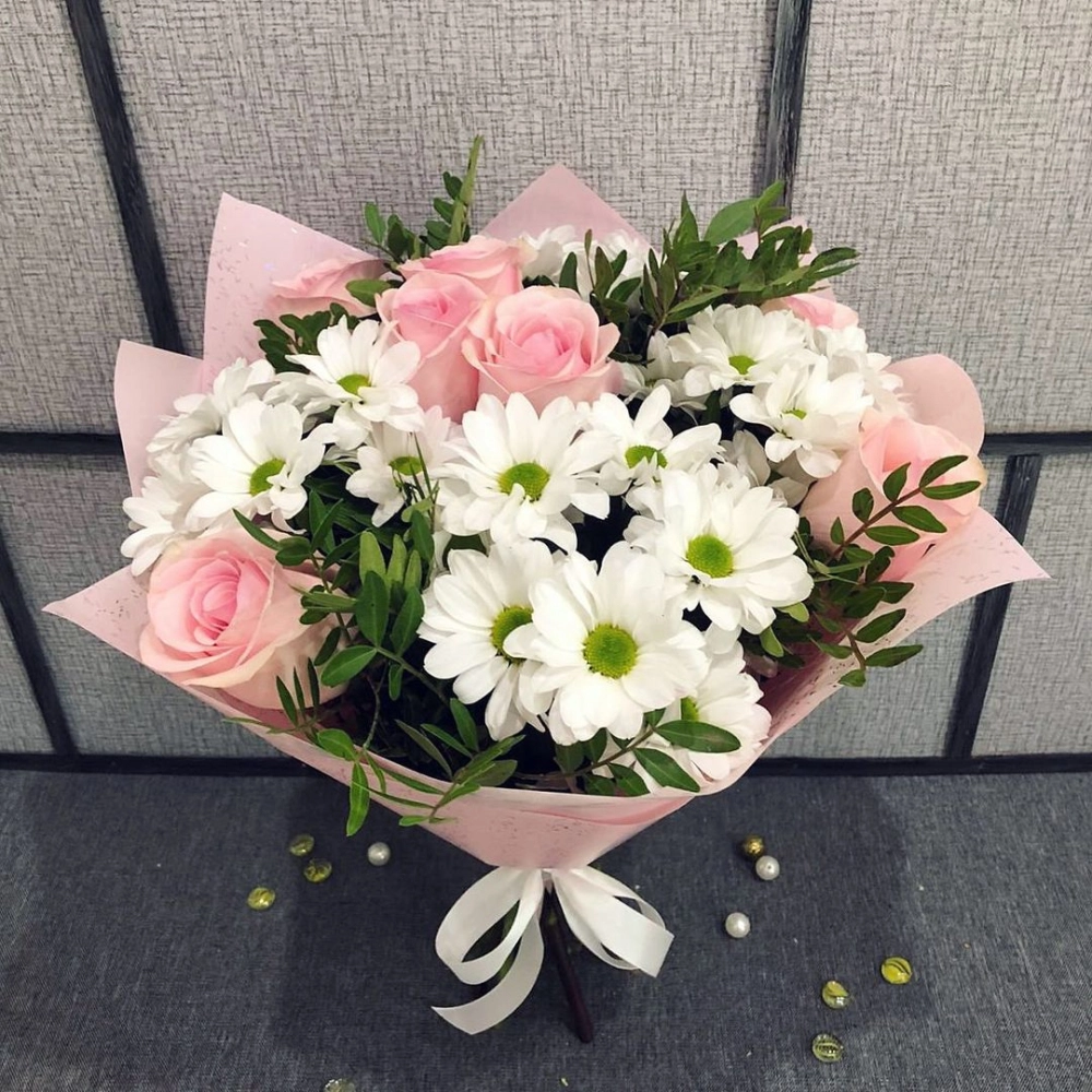 Букет из розовых роз и белых хризантем – элегантность в каждой детали Армавир Краснодарский край Букет из розовых роз и белых хризантем – элегантность в каждой детали Армавир Краснодарский край