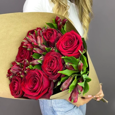 Букет «Страсть» – гармония красных роз и нежных альстромерий Армавир Краснодарский край Букет «Страсть» – гармония красных роз и нежных альстромерий Армавир Краснодарский край