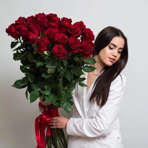 Роскошный букет «Эксплорер» – 25 красных роз для самых важных моментов Армавир Краснодарский край Роскошный букет «Эксплорер» – 25 красных роз для самых важных моментов Армавир Краснодарский край