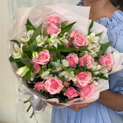 Букет «Розовый фламинго» – нежность розовых кустовых роз и белых альстромерий Армавир Краснодарский край Букет «Розовый фламинго» – нежность розовых кустовых роз и белых альстромерий Армавир Краснодарский край