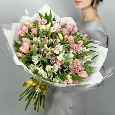 Букет «Гармония» – нежное сочетание белых и розовых альстромерий Армавир Краснодарский край Букет «Гармония» – нежное сочетание белых и розовых альстромерий Армавир Краснодарский край