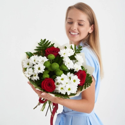 Букет «Настроение» – гармония красных эквадорских роз и нежных хризантем Армавир Краснодарский край Букет «Настроение» – гармония красных эквадорских роз и нежных хризантем Армавир Краснодарский край
