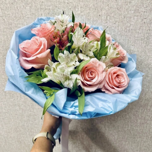 Букет «Фреш» – нежность розовых роз и белых альстромерий Армавир Краснодарский край Букет «Фреш» – нежность розовых роз и белых альстромерий Армавир Краснодарский край