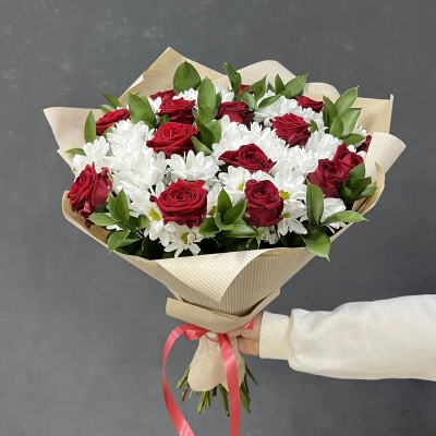 Букет «Романтика» — гармония красных роз и белоснежных хризантем Армавир Краснодарский край Букет «Романтика» — гармония красных роз и белоснежных хризантем Армавир Краснодарский край