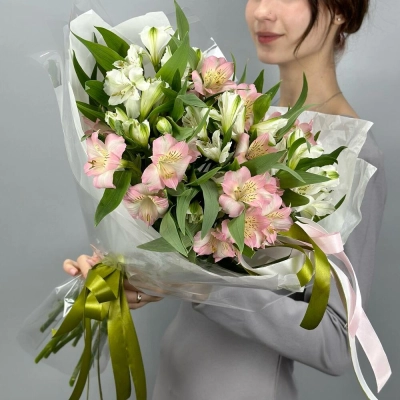 Букет «Нежность» – трогательное сочетание белых и розовых альстромерий Армавир Краснодарский край Букет «Нежность» – трогательное сочетание белых и розовых альстромерий Армавир Краснодарский край