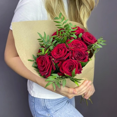 Букет из 9 красных роз с фисташкой – гармония страсти и свежести Армавир Краснодарский край Букет из 9 красных роз с фисташкой – гармония страсти и свежести Армавир Краснодарский край